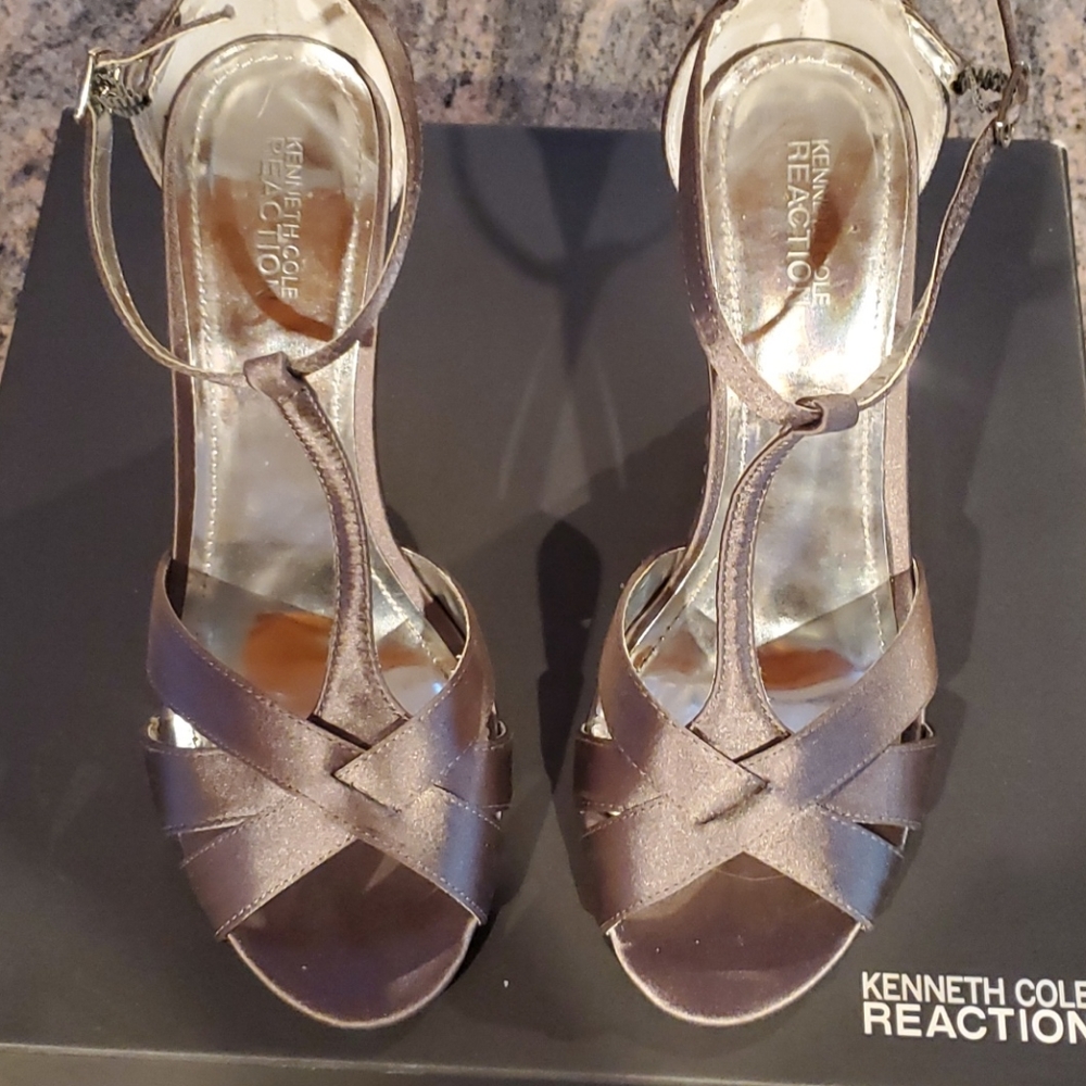 Kenneth Cole Reaction T Strap wedge Sandals